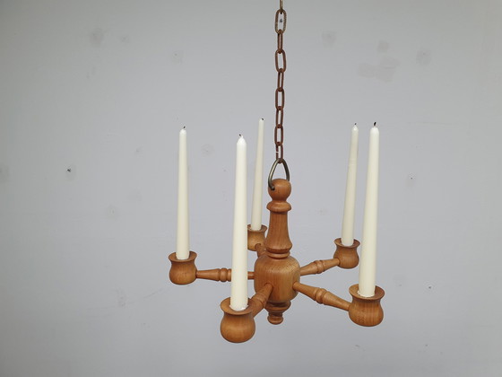 Image 1 of Chandelier en pin. Lustre vintage fait à la main.