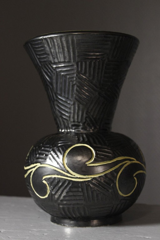 Keramische vaas uit de jaren 1950, satijnzwart en glanzend geel emaille, Elchinger Chambost-stijl.
