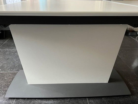 BoConcept Table – Dining tables, Glass, Wood (photo 3 of 7)