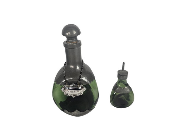 Image 1 of Niederländisches Design – Gero – Karaffe – Exilflasche – versilbertes Karaffenetikett – Dreieck mit Zinnbeschlägen – 30er Jahre