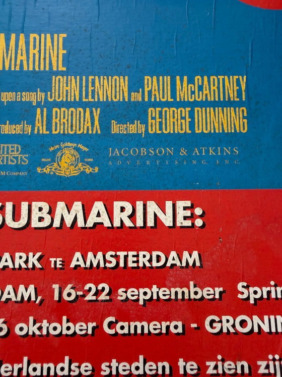 Image 1 of Vintage promotieposter voor de film The Beatles: Yellow Submarine.