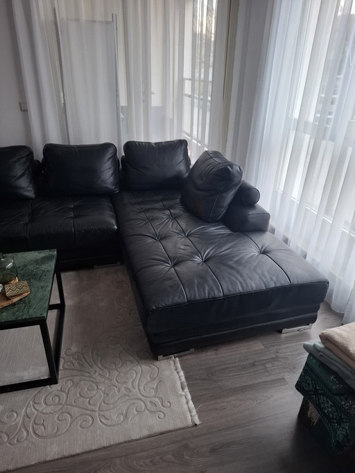 Poltrona in pelle nera