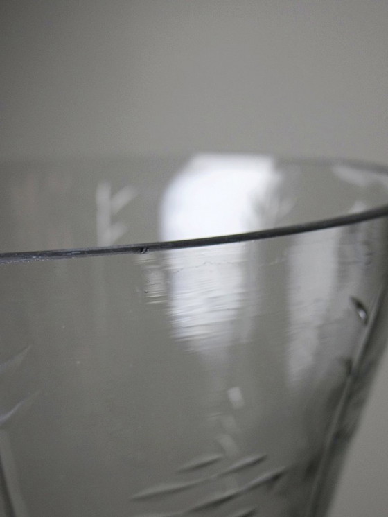 Image 1 of Très grand vase en verre soufflé gravé vintage années 2000 style ancien