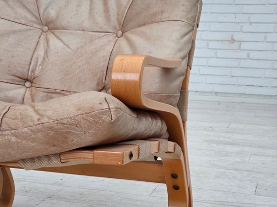 Image 1 of Noorse fauteuil uit de jaren 70, model "Kengu", beige meubelleer.