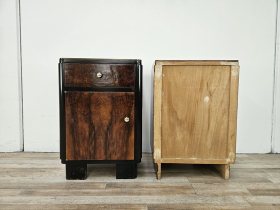 Image 1 of Art Decò bedside tables in walnut burl with pink glass top