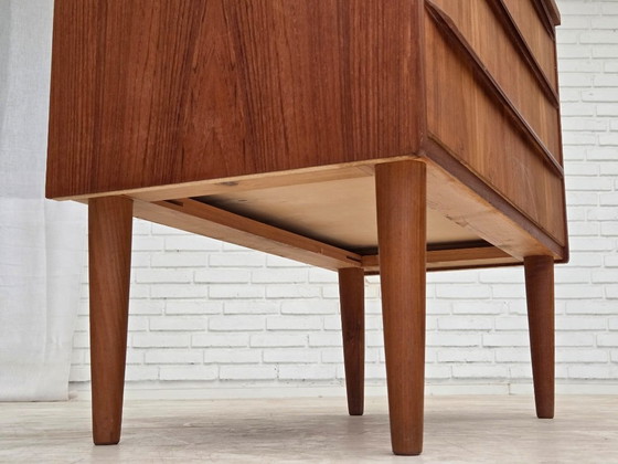 Image 1 of Deense commode uit de jaren 70 met een inklapbare spiegel, gemaakt van teakhout.