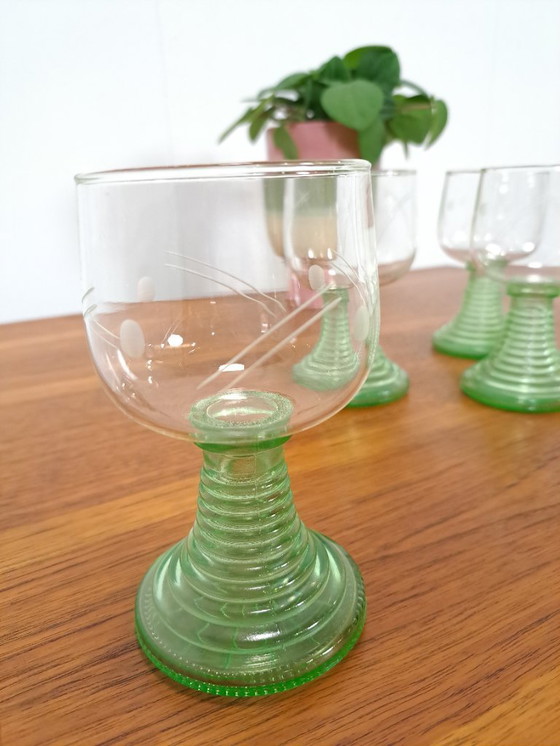 Image 1 of Ensemble de 6 verres à vin côtelés VEB à base verte