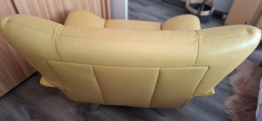Fauteuil en cuir épais jaune/ocre – Leather, Metal (photo 2 of 5)