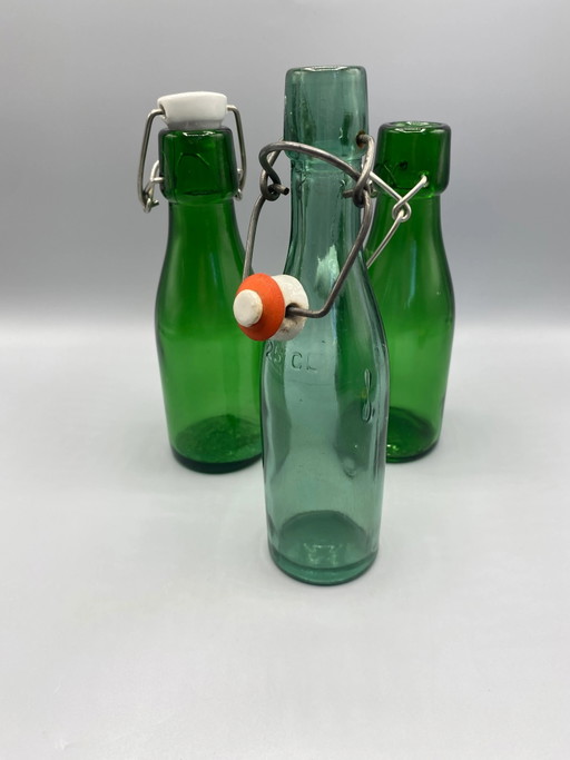 Lot de 3 bouteilles anciennes en verre vert de 25 cl – Bouchons à bascule en porcelaine – Début du XXe siècle