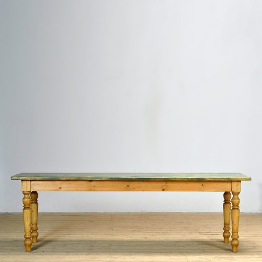 Mesa de pino con tablero antiguo