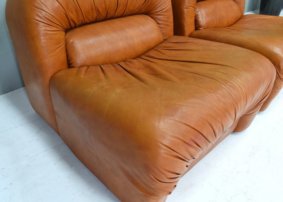 Zwei Lounge-Sessel von Rossi di Albizzate aus cognacfarbenem Leder, Italien – 1970er Jahre – Leather (photo 15 of 15)
