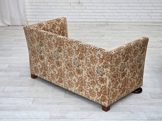 Image 1 of Dänisches 2-Sitzer-Sofa aus den 1950er Jahren, beiger/brauner Möbelstoff, Eichenholz.