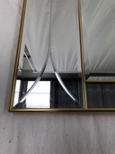 Grand miroir à facettes encadré de laiton