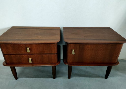 Vintage set of classic bedside tables from the 1950s/60s.
