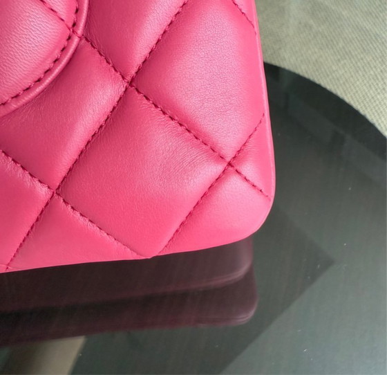 Image 1 of Borsa Chanel Trendy CC piccola - Pelle di agnello trapuntata rosa acceso con finiture dorate, serie 24