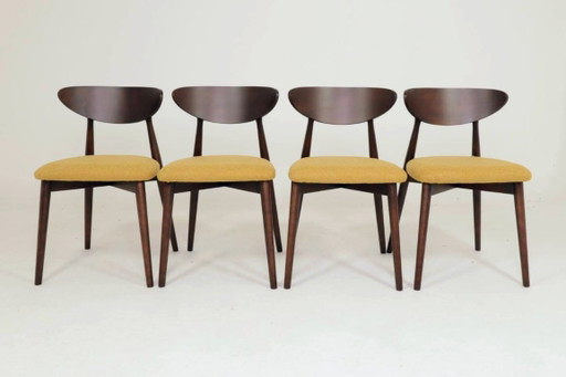 Set moderno di 4 sedie da pranzo, in bouclé color ocra e legno di faggio noce scuro.