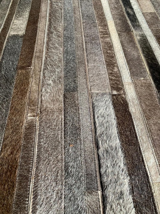Tappeto esclusivo in edizione limitata con design Flash – Pelle di asino zebrata – 400 × 400 cm (photo 3 of 6)