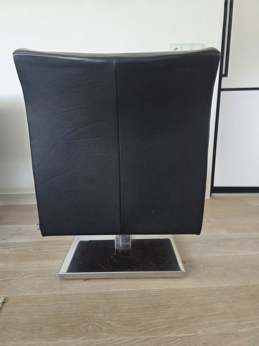 2 x Sessel Jori 8580 Kubulo. Leder Celia Nero. Drehfuß, poliert.
