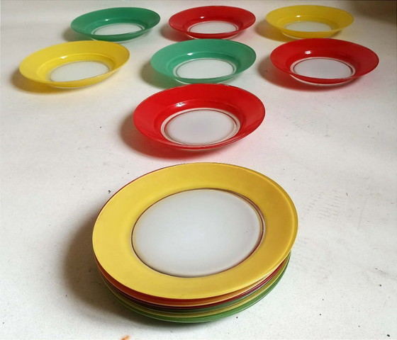 Image 1 of Juego de 14 platos llanos y hondos Duralex de la década de 1970