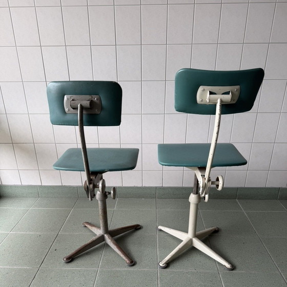 Image 1 of Set di 2 sedie industriali regolabili – Ahrend de Cirkel – Design olandese – Anni '60