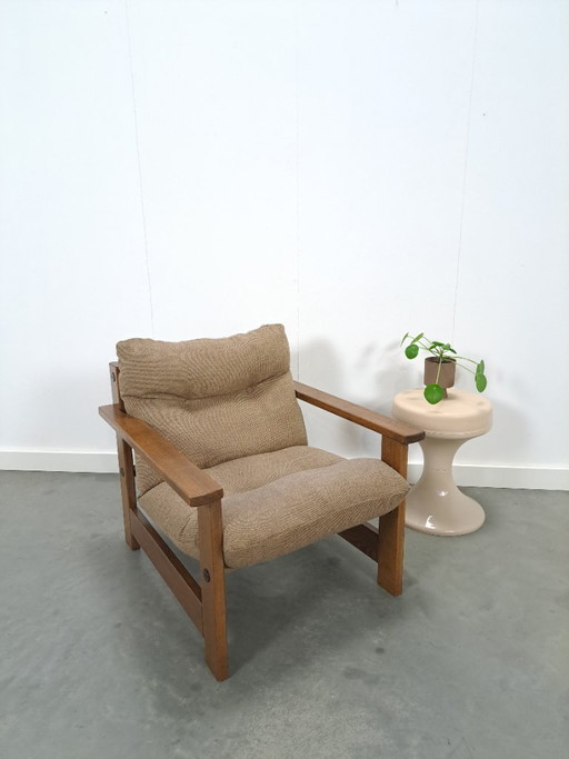 Bruin grijze fauteuil met eikenhouten frame