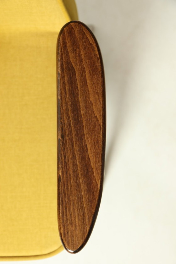 Image 1 of Fauteuil vintage en velours jaune doux, design Chierowsky