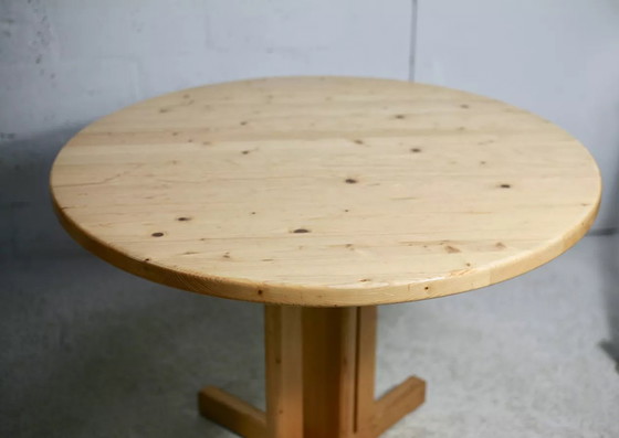 Image 1 of Charlotte Perriand (Sélection de) pour Les Arcs, Table en Pin, France, Circa 1960