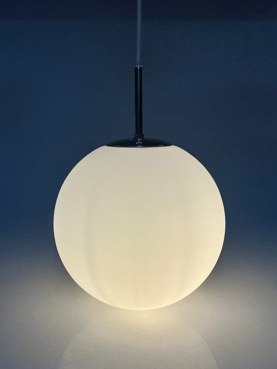 Image 1 of Lampe boule / lampe suspendue en verre, Glashütte Limburg, Allemagne, années 1960