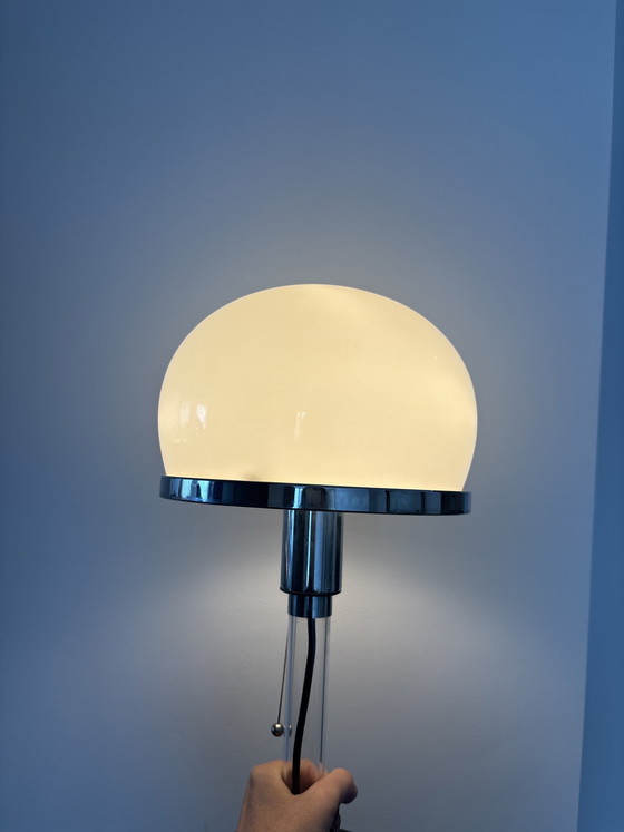 Image 1 of Lámpara de mesa icónica Bauhaus WG