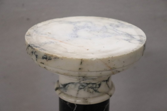 Image 1 of Antieke zuil in zwart en wit marmer, Italië eind 19e eeuw