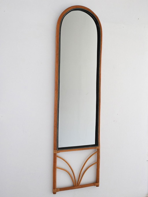 Miroir mural scandinave des années 1970 avec cadre en bambou courbé