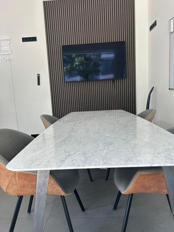 Image 1 of Marmeren tafel