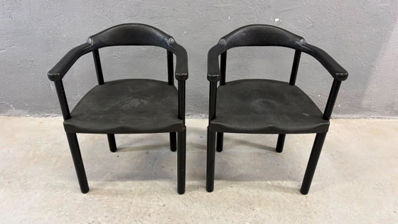 Image 1 of Een paar zwarte postmoderne fauteuils, van gegoten kunststof, jaren 80, Europa