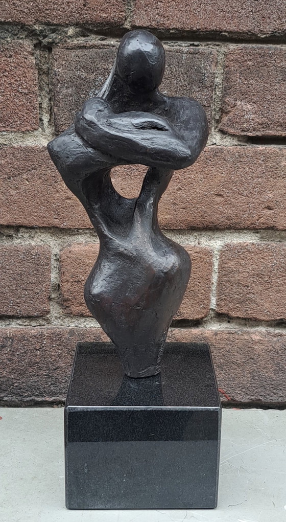 Image 1 of Madre con bambino in bronzo astratto