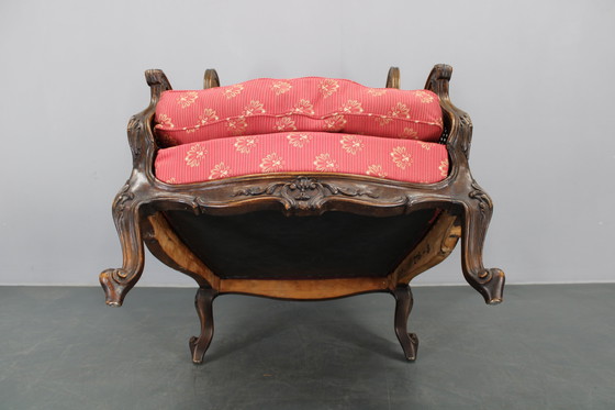 Image 1 of Ancienne chaise à oreilles sculptée avec côtés en canne, Tchécoslovaquie