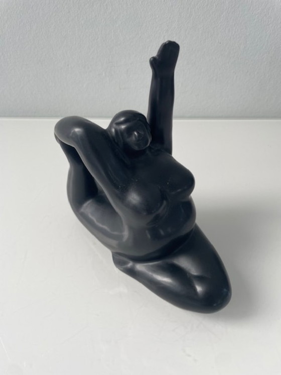 Image 1 of Set di 2 statuette femminili moderne in ceramica nera opaca