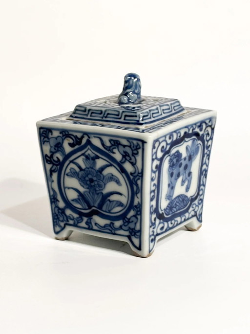 Petit potiche en porcelaine chinoise peinte à la main des années 1950 – vazen
