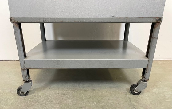 Image 1 of Grijze industriële trolley, jaren 60