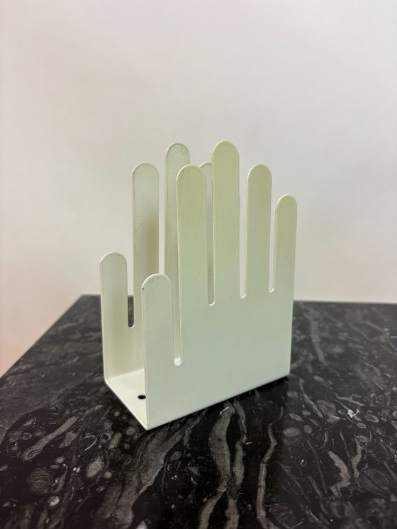 Image 1 of Porte-serviettes en forme de main - Porte-lettres blanc