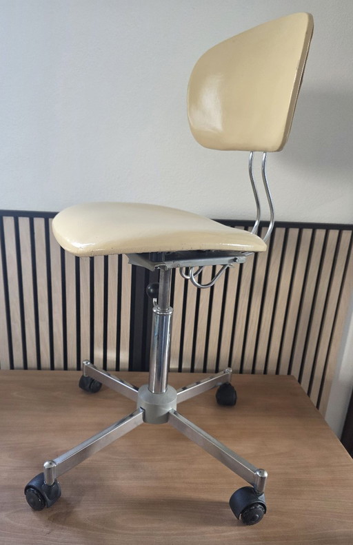 Fauteuil pivotant Wilde + Spieth en cuir ivoire, style Egon Eiermann, années 80