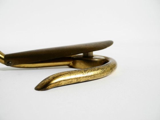 Image 1 of Lampe de table en laiton, rare et exceptionnelle, de style moderne du milieu du siècle.