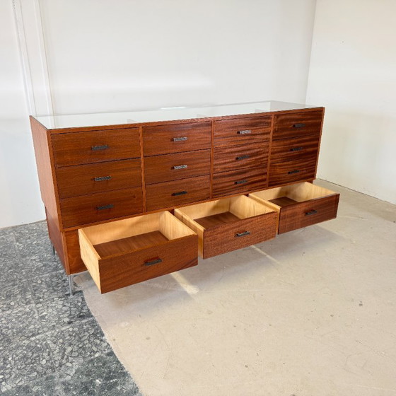 Comptoir Vitrine Mid-Century – Acajou, Chrome & Verre Trempé – Allemagne Env. 1960 – Glass, Wood, Vintage (photo 11 of 15)