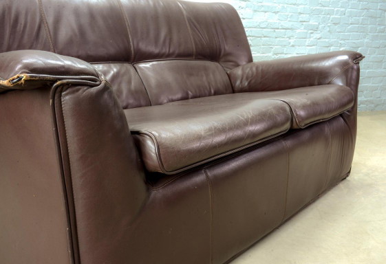 Canapé deux places en cuir marron chocolat, modèle Lauriana, créé par Afra et Tobia Scarpa pour B&B Italia. (photo 23 of 23)