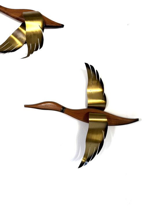 Image 1 of Vintage teak & messing vliegende eenden, jaren ‘60