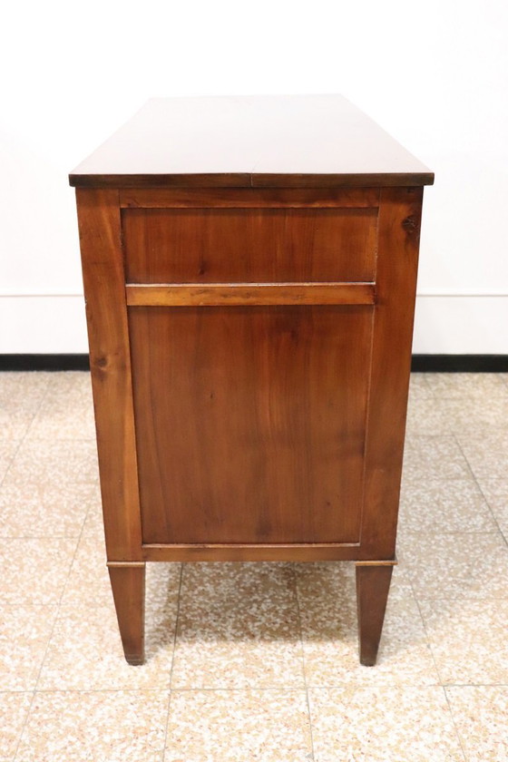 Image 1 of Cómoda antigua de nogal macizo, Italia, siglo XVIII