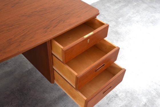 Image 1 of Bureau van organisch teakhout uit het midden van de 20e eeuw van Sola Møbler, jaren 60.