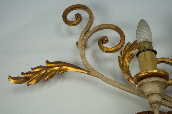 Image 1 of Coppia di grandi lampade da parete floreali in metallo dorato e laccato. Italia anni '60