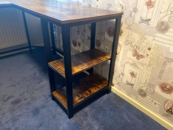 Image 1 of Scrivania angolare con struttura in acciaio – solo ritiro, bisogna andare subito!