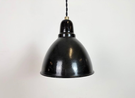 Lámpara de techo industrial pequeña de esmalte negro, años 50