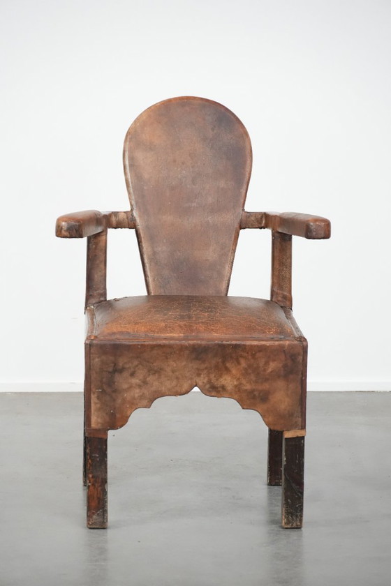 Image 1 of Unieke antieke schapenleren stoel/ armchair met een bijzonder Noord-Afrikaans design